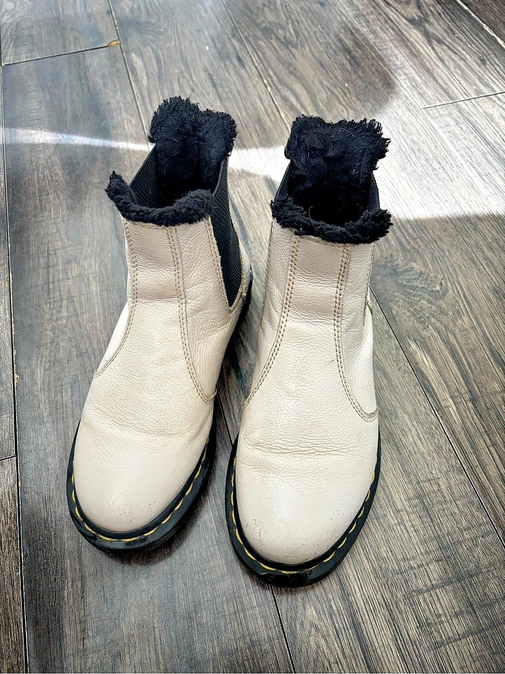 Dr. Martens 2976 Faux Fur Lined Chelsea Boots Cream & Black